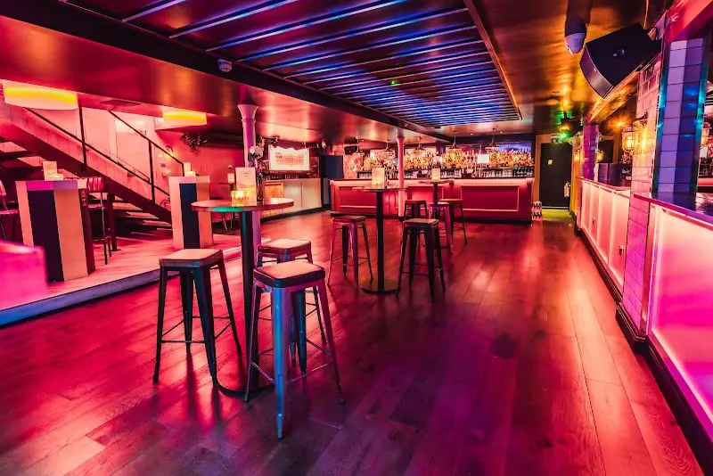 Simmons Bar | Shoreditch