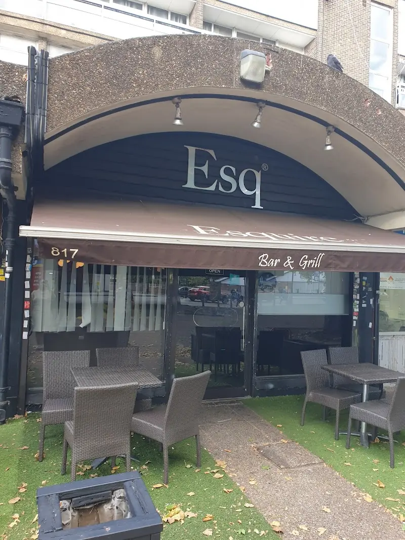 Esq Resto Lounge