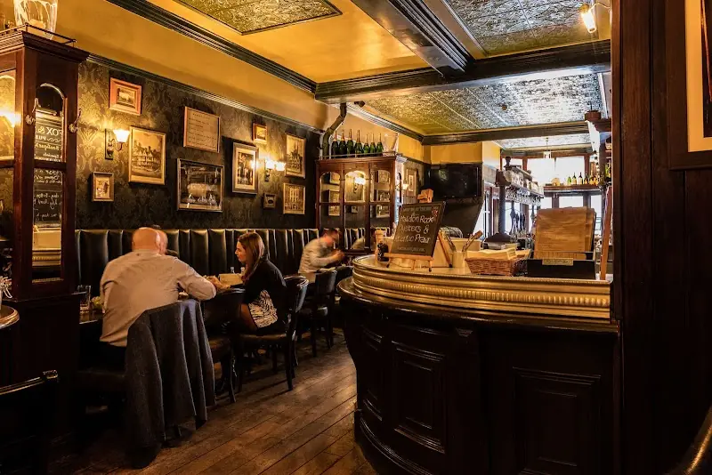 Fox & Anchor