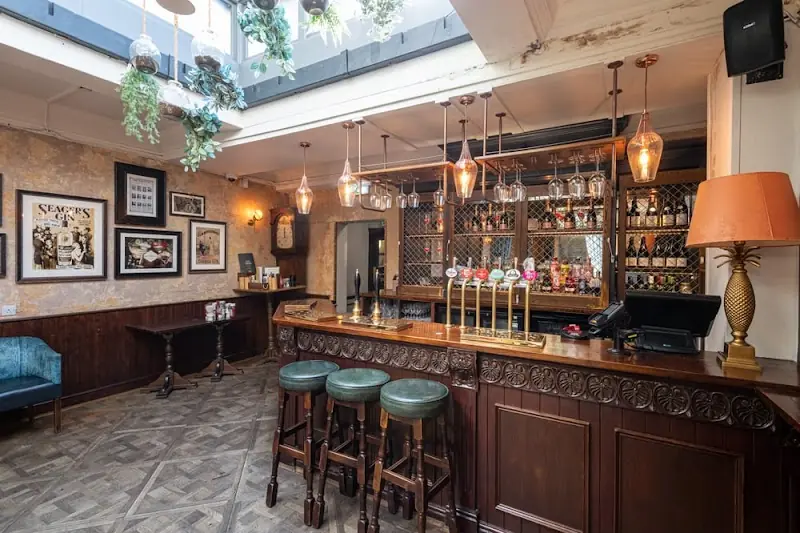 Ye Olde Cock Tavern